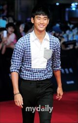 组图：李秉宪金秀贤等出席《雪国列车》首映