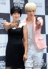 组图：SHINeeKey等宣传音乐剧《Bonnie&Clyde》