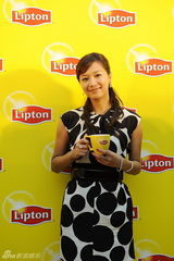 幻灯：徐静蕾体验当白领 坦言生活感情一向成功