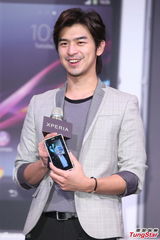 组图：陈柏霖帅气亮相 对新戏角色保密到家