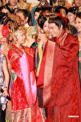 组图：《公主嫁到》新人完婚 陈豪佘诗曼耍花枪