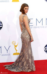 组图：艾美奖红毯 凯特-玛拉刺绣长裙宛如花仙