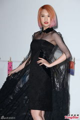 组图：小S杨丞琳同性暧昧 激情互摸挑逗尺度大