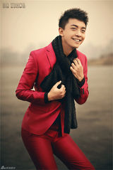 组图：李佳航冰上大片魅力上演美男诱惑