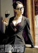 组图：性感女星杜十五时尚写真 肉弹桌球冷艳热辣