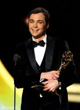组图：艾美奖现场 谢耳朵连任喜剧类最佳男主角
