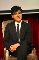 组图：《合伙人》北大交流 三主演兑现5亿激吻