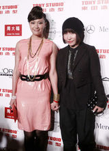 幻灯：徐静蕾出席时尚活动抢眼“名利场”