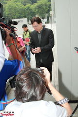 组图：涉贪案押后判决 陈志云表现轻松