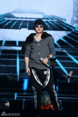 组图：湖南卫视跨年晚会范玮琪陶喆张杰彩排卖力