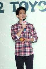 组图：林宥嘉清爽出席代言活动 入围金曲男歌手奖