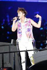 组图：东方神起日本个唱召7.2万观众开创新历史