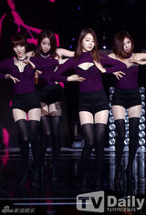 组图：佳仁Stellar等惹火表演《THE SHOW》