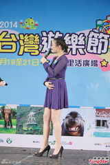 组图：吕慧仪怀胎四月仍踩高跟鞋跳舞