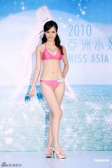 组图：候选亚姐第二轮面试 环肥燕瘦比基尼斗艳