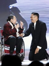 幻灯：周润发演孔子自称有种 得盛赞跪叩孔子后人