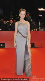 幻灯：《一个好人》首映人多势众 男女星热吻抢镜