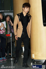 组图：韩团东方神起FTIsland等唱响K-POP演唱会