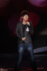 幻灯图：《快男》突围第3场摇滚小子叫板黑面判官