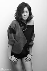 组图：韩国女星尹世仁最新时尚写真展温婉知性韵味