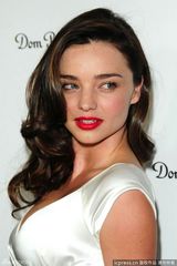 高清组图：《W》杂志金球奖派对米兰达爆乳亮相