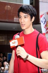 幻灯组图：王力宏8月推新专辑 不怕与周杰伦做比较