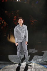 高清组图：郑伊健香港个唱成功 古巨基张智霖捧场