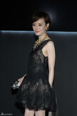 组图：孙俪蕾丝黑裙明艳动人 盼演轻松喜剧