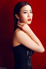 组图：星光大道歌手郭涛新春写真红唇性感