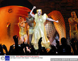 组图：Lady Gaga保加利亚开唱 百变造型蒙面狂野
