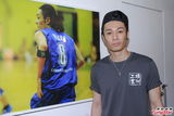组图：余文乐周柏豪力证兄弟情 领军球队办展览