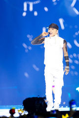 组图：G-DRAGON包揽2013MAMA四奖创佳绩