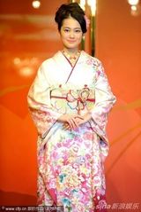 组图：日本国民美少女炫彩和服迎新年 武井咲等助阵