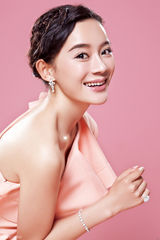 组图：袁姗姗时尚大片粉色甜美风