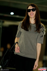 组图：阿汤哥访台宣传新片 亲切挥手展招牌笑容