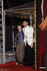 组图：刘德华叶德娴凭《桃姐》金像奖称帝封后