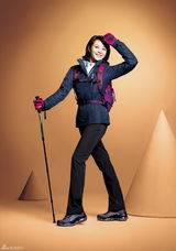 高清组图：韩星丹尼尔亨利与金惠秀情侣户外服写真