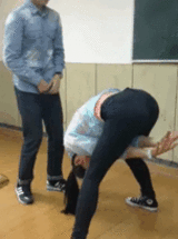 秒娱连珠：震惊!英4岁男孩街头招鸡