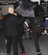 组图：贾斯汀-比伯与赛琳娜音乐奖后疑似复合