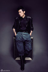 幻灯图：任泉邓家佳登杂志封面 新年贺岁开门红