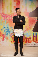 组图：黄晓明生日会裸装下厨 喂粉丝沙拉鸡汤