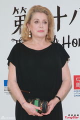 组图：法国影后新作曝光 最爱与女儿重逢一幕