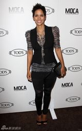 幻灯图集：名品店加州开张 阿尔芭贝瑞等美人捧场