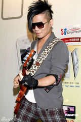 幻灯图：范逸臣推广新书《东京摇滚》 畅谈拍照之旅