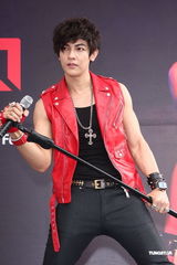 组图：汪东城单飞出专辑12年终圆梦