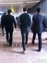 组图：李敏镐抵京备战春晚 引发机场拍照狂潮