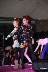 组图：Twins平安夜狂欢 阿Sa称阿娇的缘分尚未到