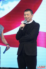 组图：冯小刚展现慈父柔情 大方分享和女儿趣事