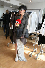 组图：时尚买手陈燃巴黎淘货 悠闲自得解读时尚