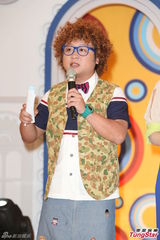 组图：纳豆不爱短发女 澄清无意追郭雪芙